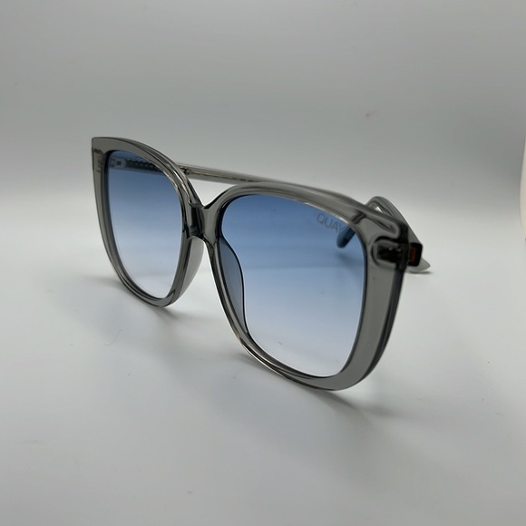 Retro oversized blue grey QUAY sunglasses with glasses case - Picture 4 of 7